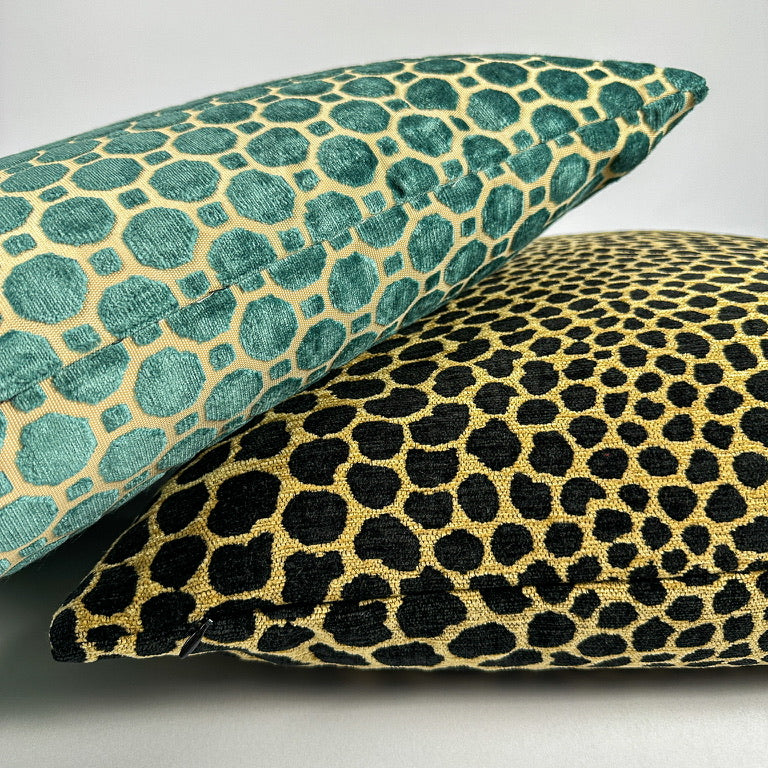 A Comprehensive Guide to Decorating Pillows on Your Bed