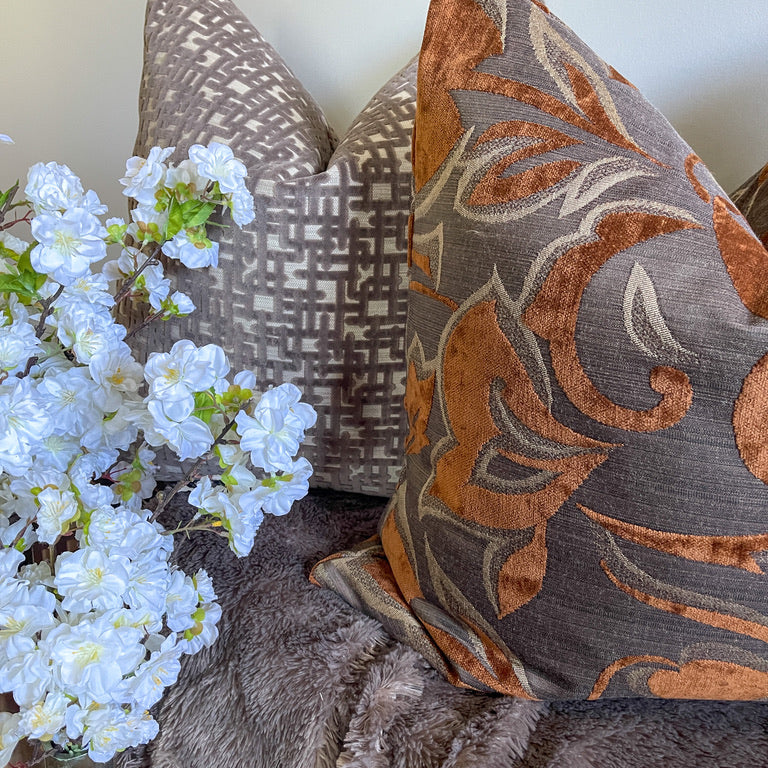 What to Look for When Buying a Throw Pillow