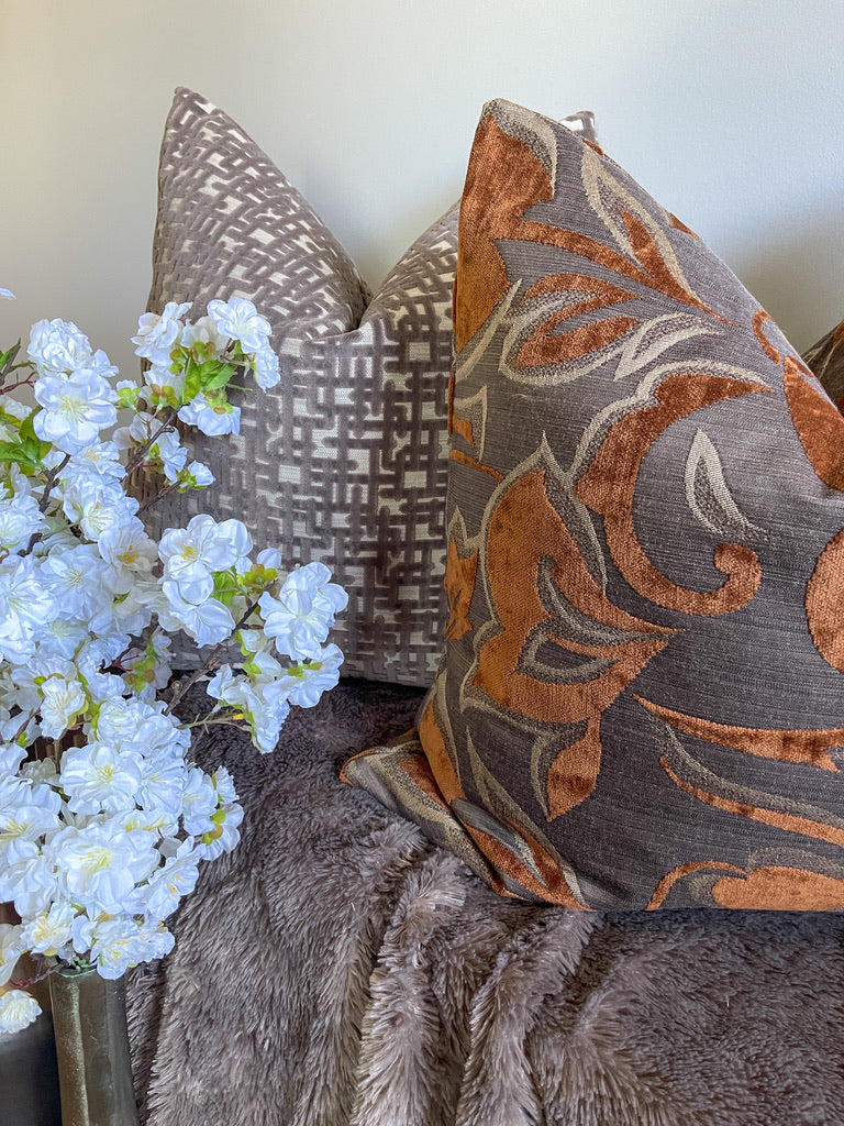 What to Look for When Buying a Throw Pillow