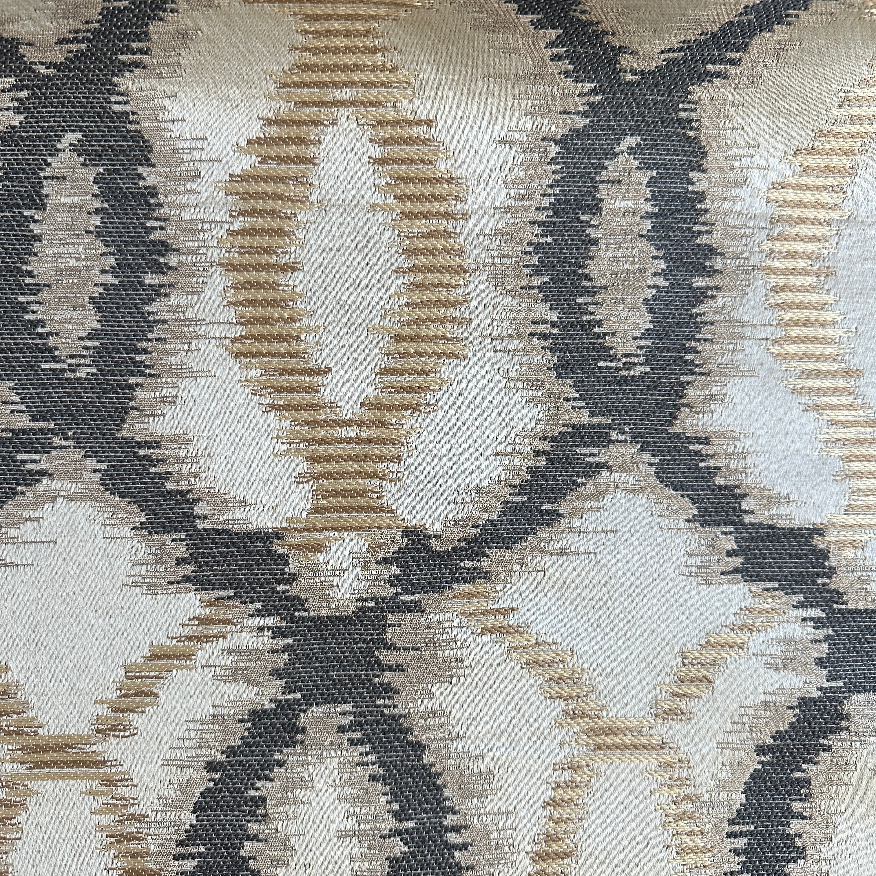 VAU023 Love, Ravin Collection